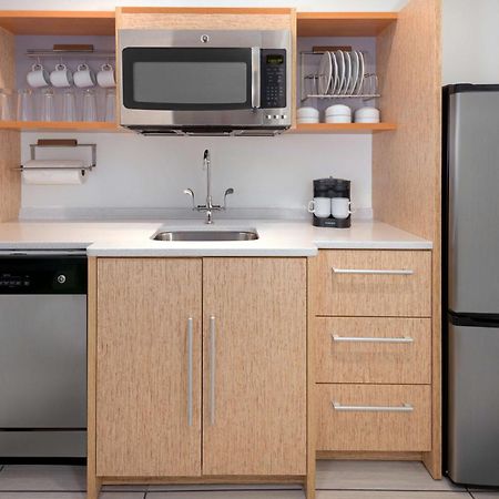 Home2 Suites By Hilton Buffalo Airport/ Galleria Mall Чийктоуага Екстериор снимка