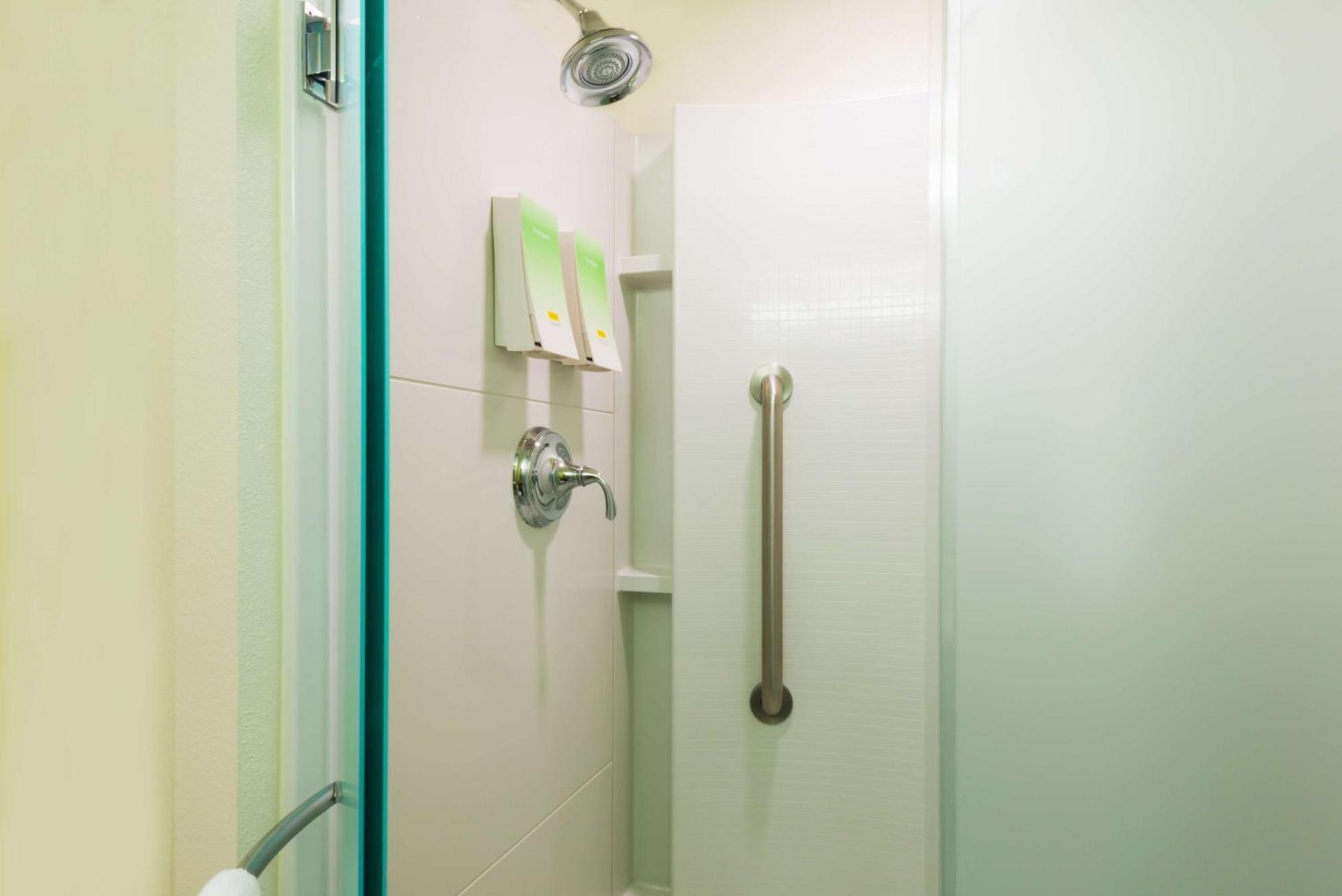 Home2 Suites By Hilton Buffalo Airport/ Galleria Mall Чийктоуага Екстериор снимка