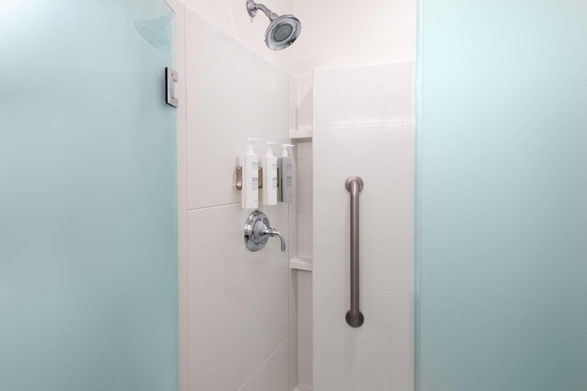 Home2 Suites By Hilton Buffalo Airport/ Galleria Mall Чийктоуага Екстериор снимка