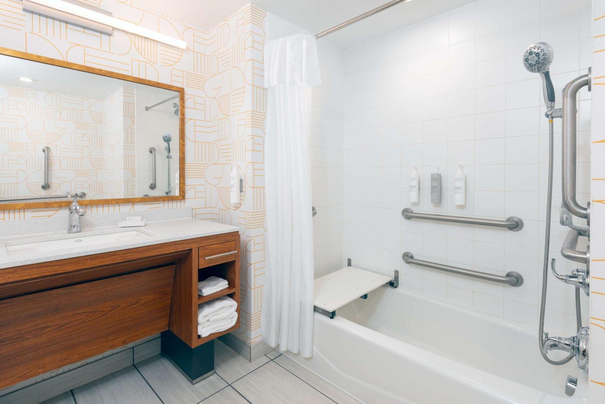 Home2 Suites By Hilton Buffalo Airport/ Galleria Mall Чийктоуага Екстериор снимка