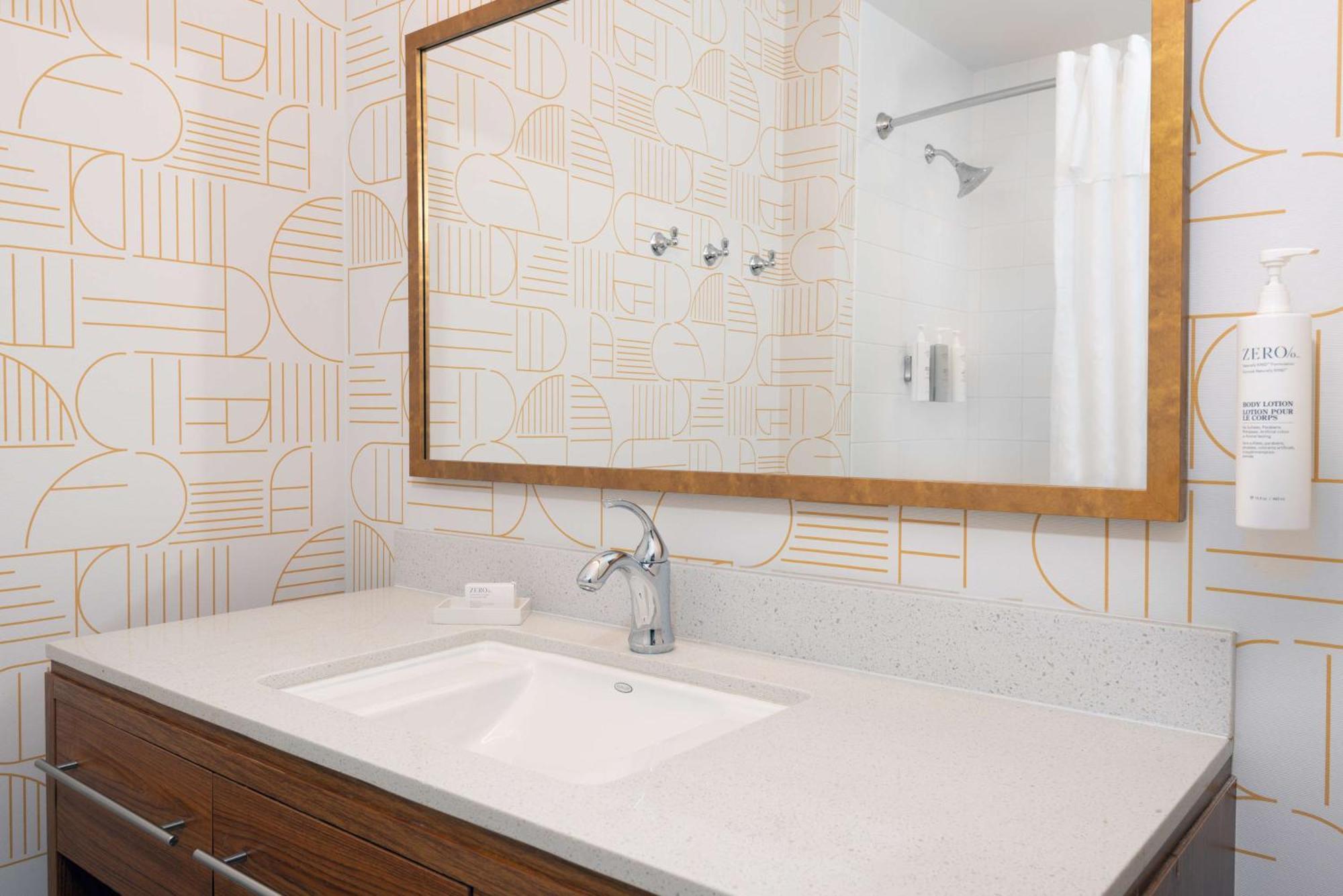 Home2 Suites By Hilton Buffalo Airport/ Galleria Mall Чийктоуага Екстериор снимка