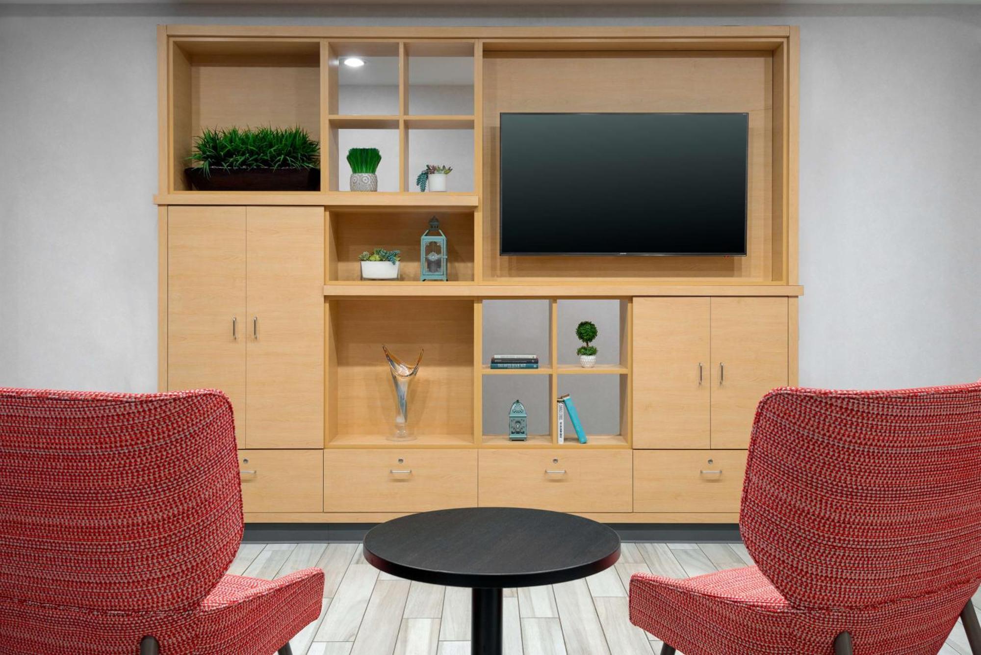 Home2 Suites By Hilton Buffalo Airport/ Galleria Mall Чийктоуага Екстериор снимка