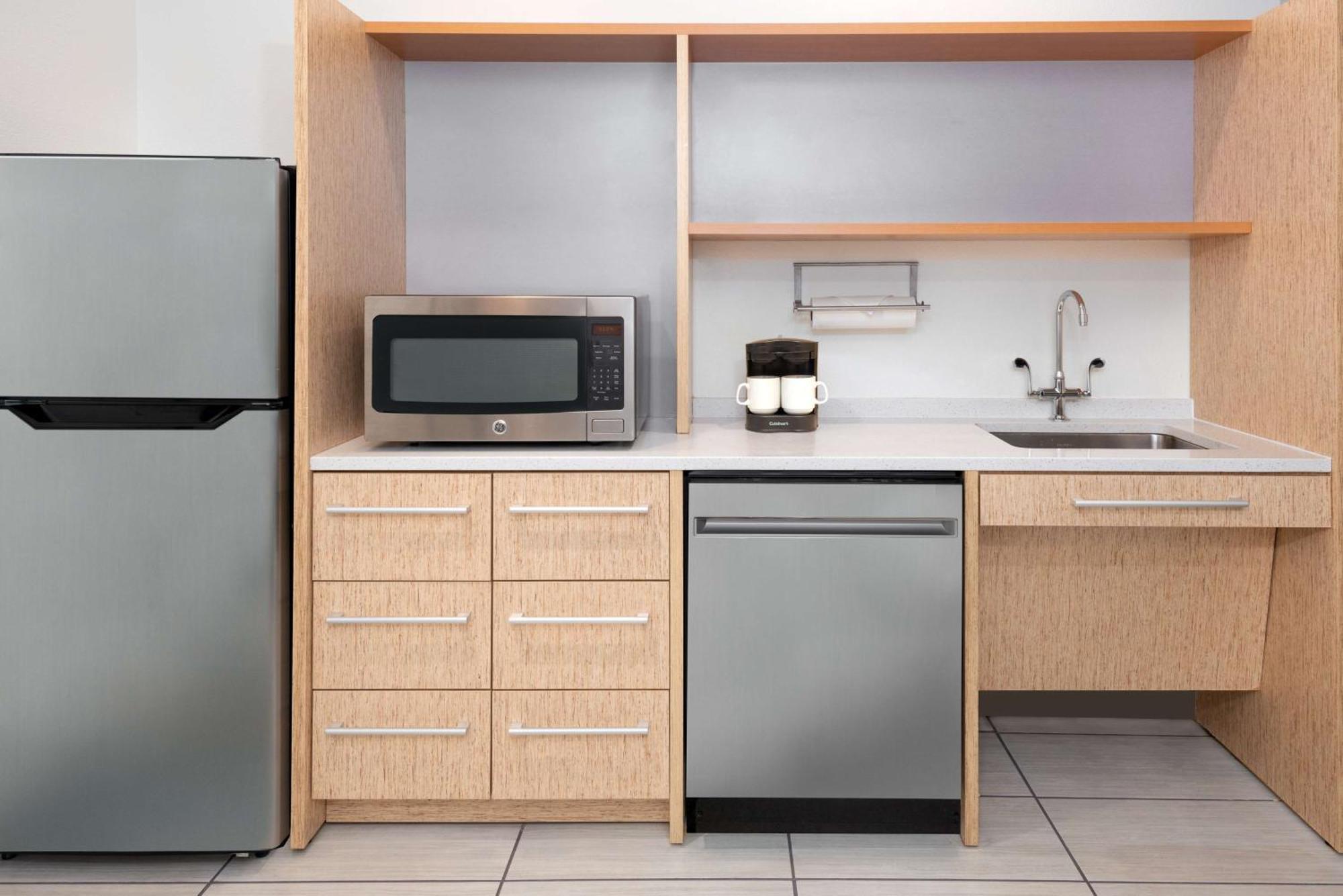Home2 Suites By Hilton Buffalo Airport/ Galleria Mall Чийктоуага Екстериор снимка