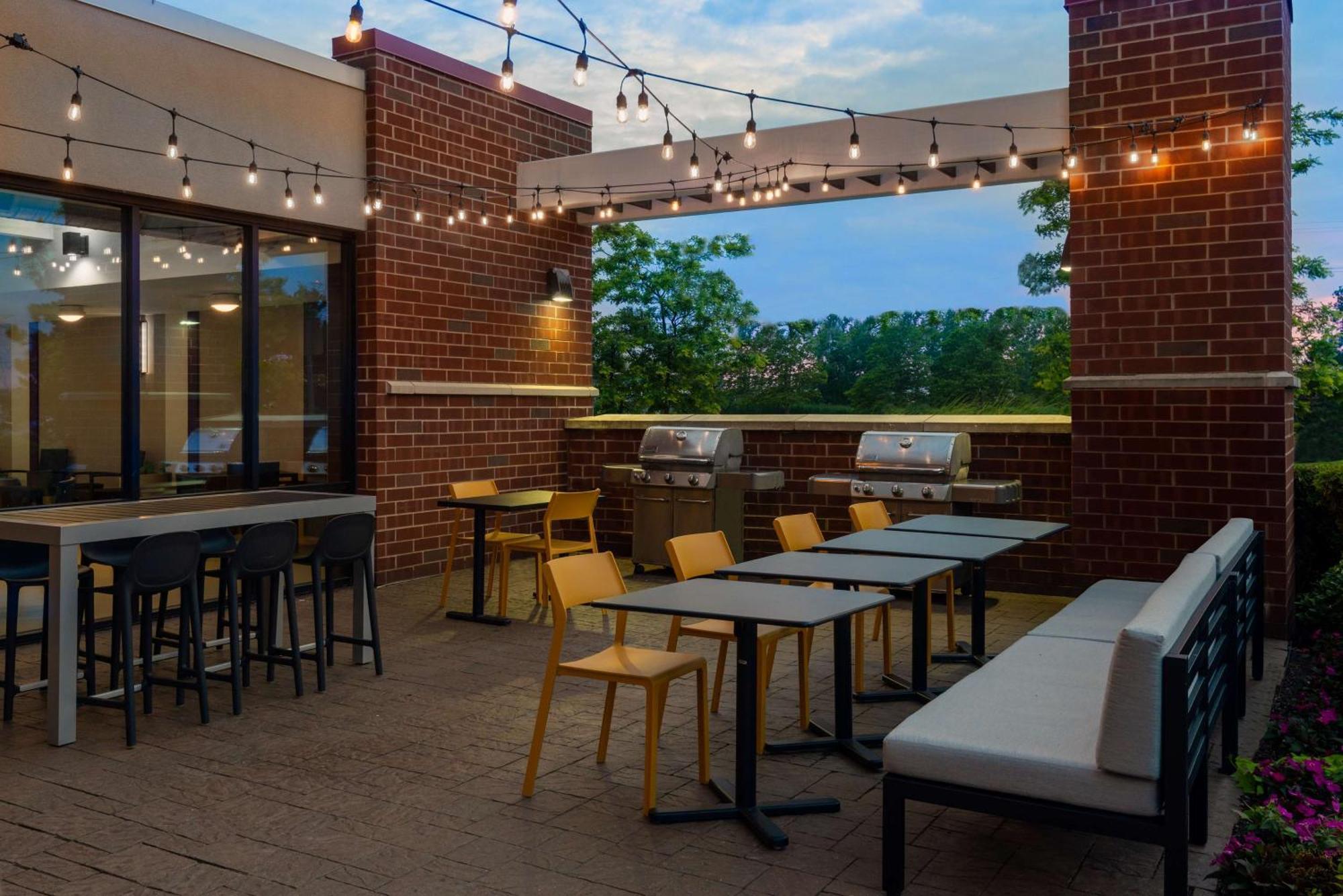 Home2 Suites By Hilton Buffalo Airport/ Galleria Mall Чийктоуага Екстериор снимка